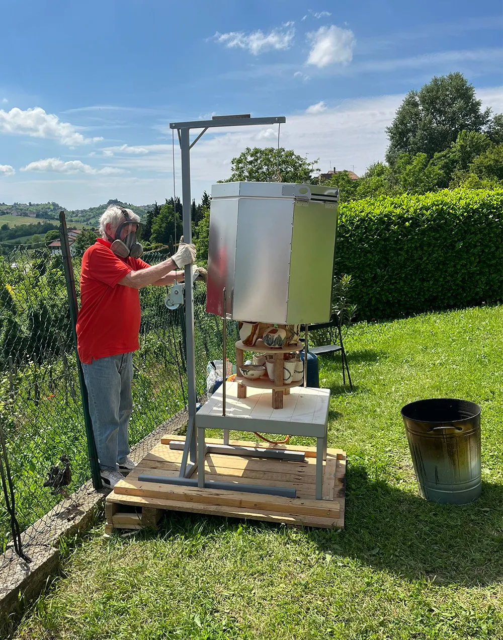 Workshop di Ceramica all'aperto con tecnica di cottura Raku | AIEM Studio Ceramica Milano