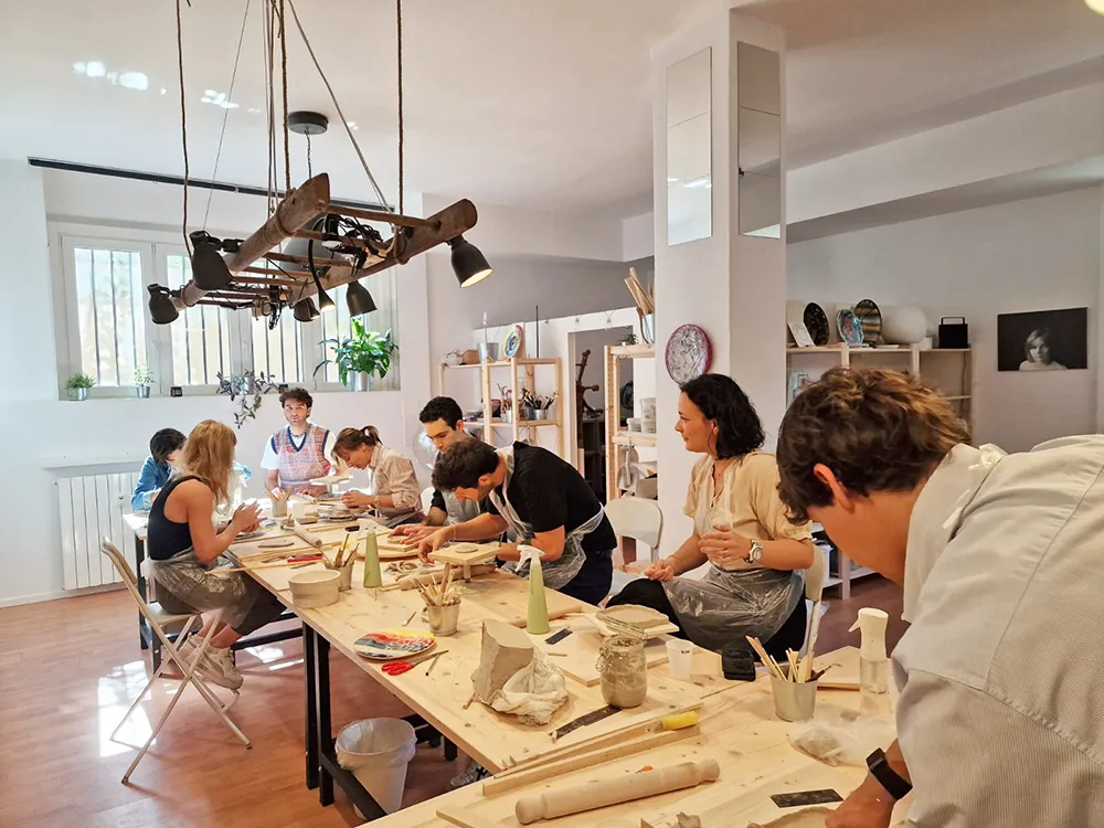 Workshop & Team Building per Aziende | AIEM Studio Ceramica a Milano